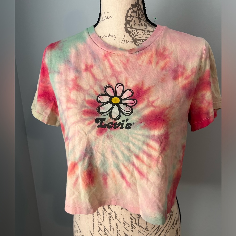 Levi’s Women’s Tie Dye Cropped T Shirt size Medium